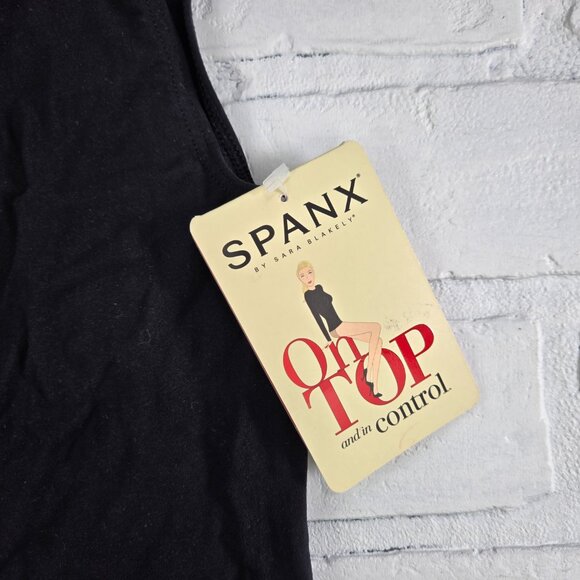 NWT Spanx Sophisticated Sleeveless Crew Neck Tank Black Small - Picture 3 of 4